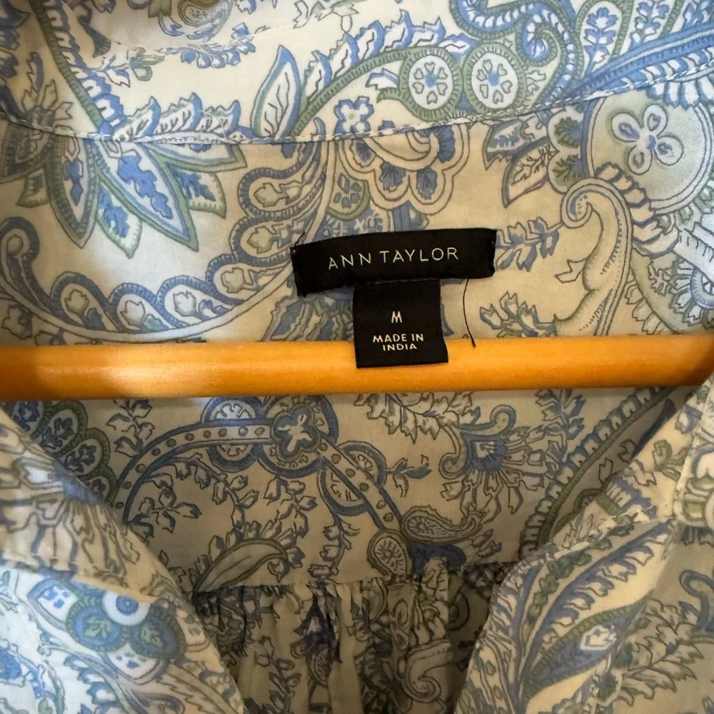 Ann Taylor| flowy Blouse| size M | boho, workwear - Picture 3 of 7